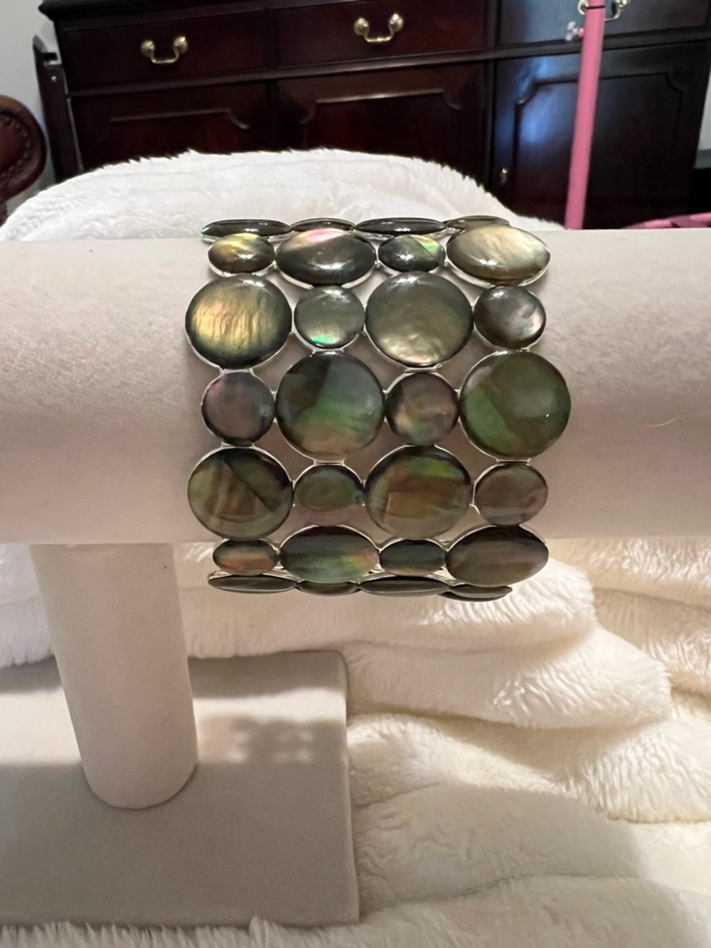 Iridescent Green Pearl Disc Stones Cuff Bracelet - Picture 3 of 7